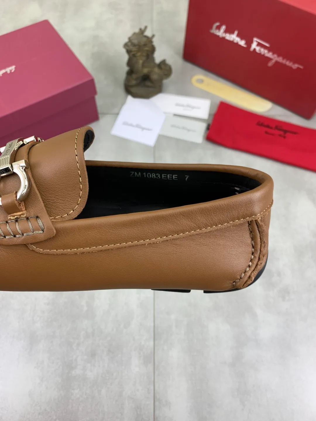 Men's shoes 💰P542 New model, high quality [Ferragamo/Ferragamo] Latest lazy slip-on shoes Original imported calfskin, imported cowhide lining + original luxury metal buckle + original combination outsole Comparison without pressure Code number: 38-45
